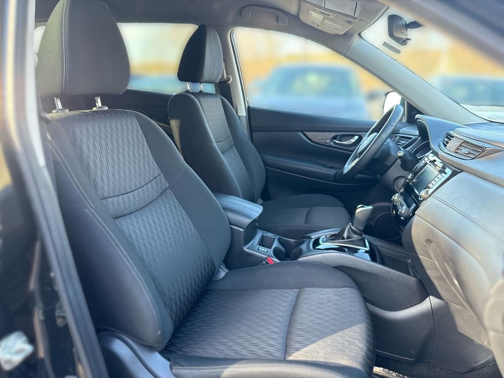 Used 2019 Nissan Rogue SV image 24