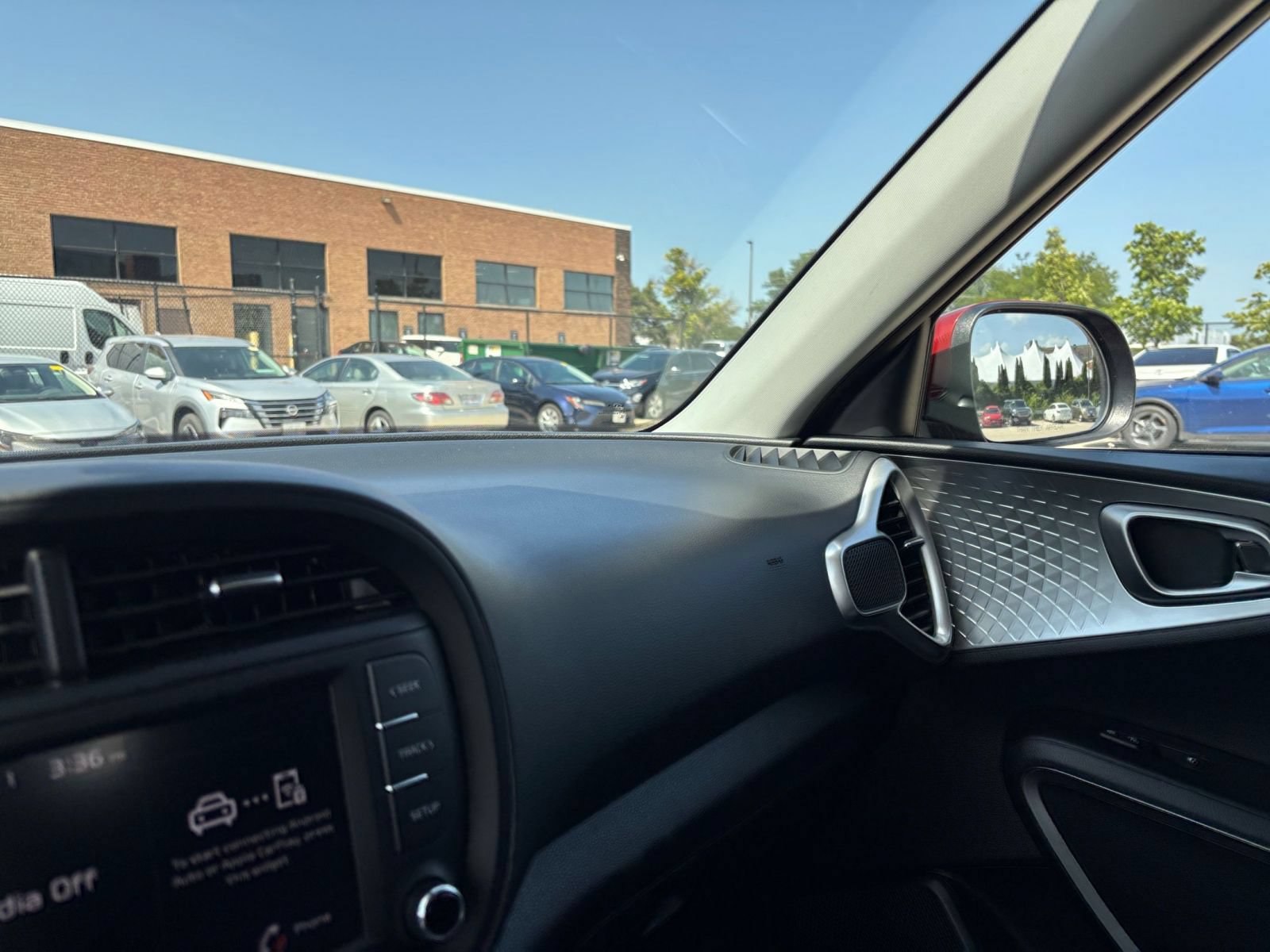 Used 2025 Kia Soul LX w/ LX Technology Package FWD image 32