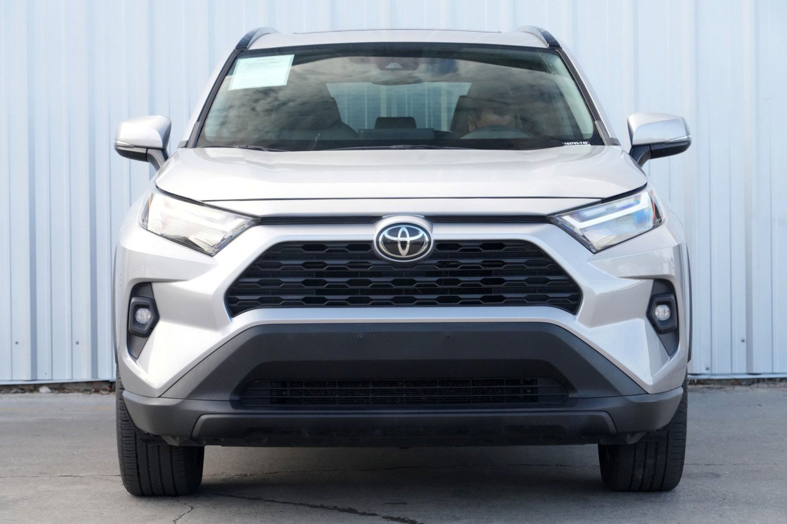 Used 2022 Toyota RAV4 XLE Premium image 6