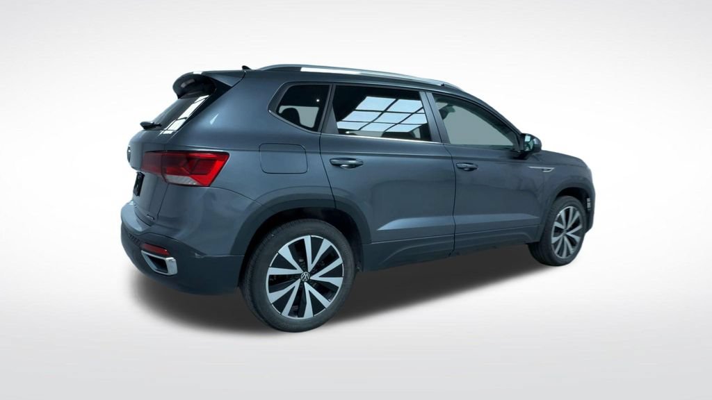 Used 2022 Volkswagen Taos SE w/ Panoramic Sunroof Package AWD/4WD image 8