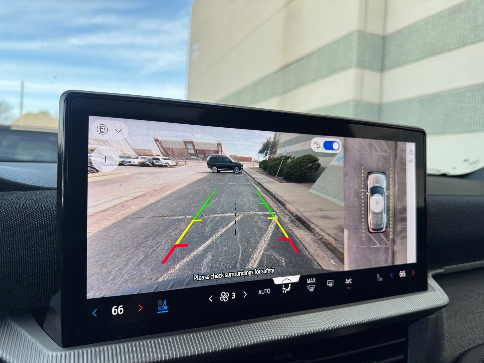 Used 2025 Ford Explorer Platinum image 32