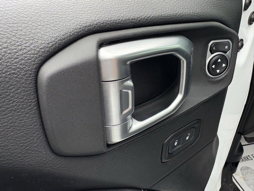 Used 2021 Jeep Wrangler Unlimited Sahara image 35