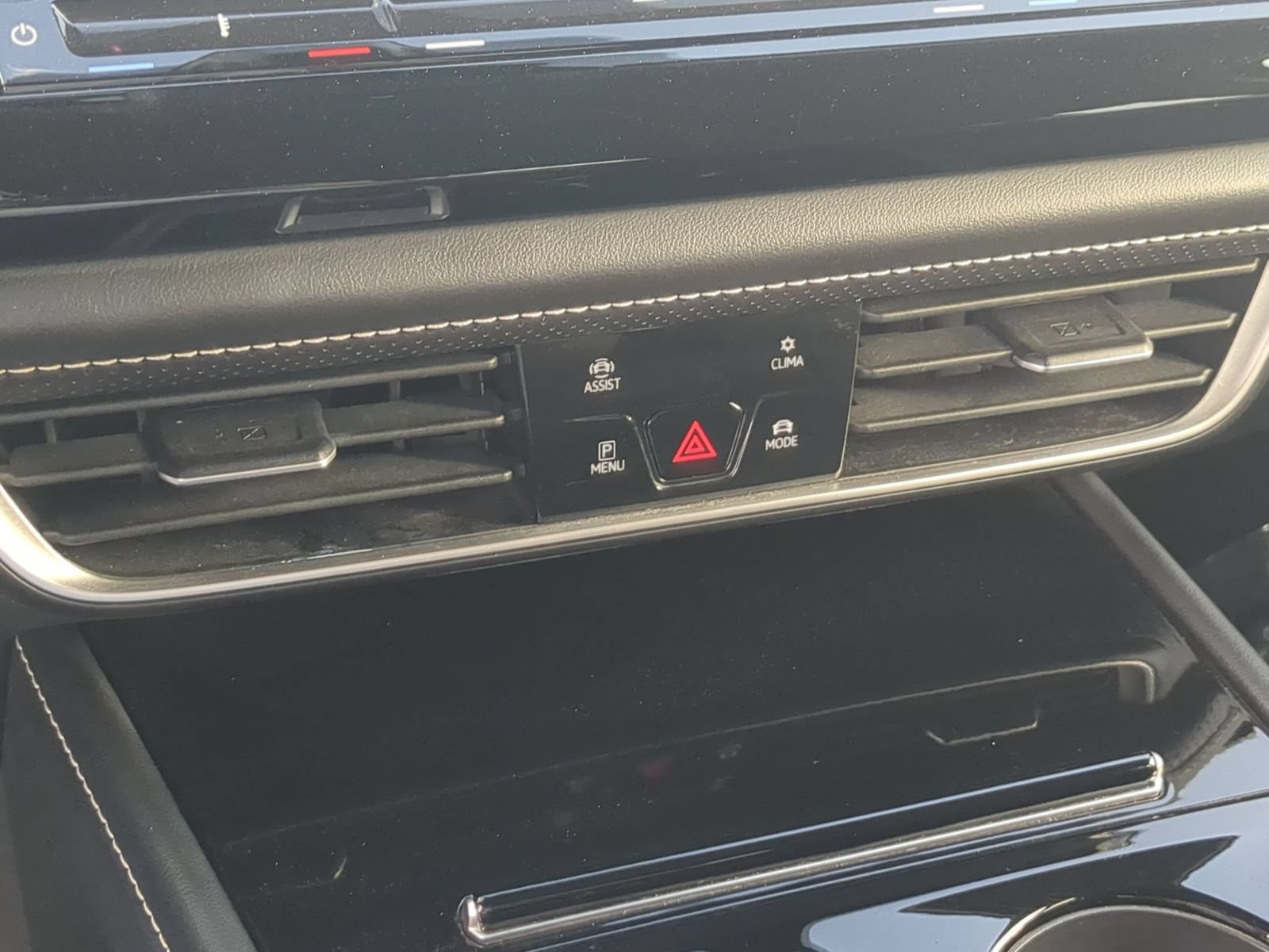 Used 2024 Volkswagen Atlas SE FWD image 20