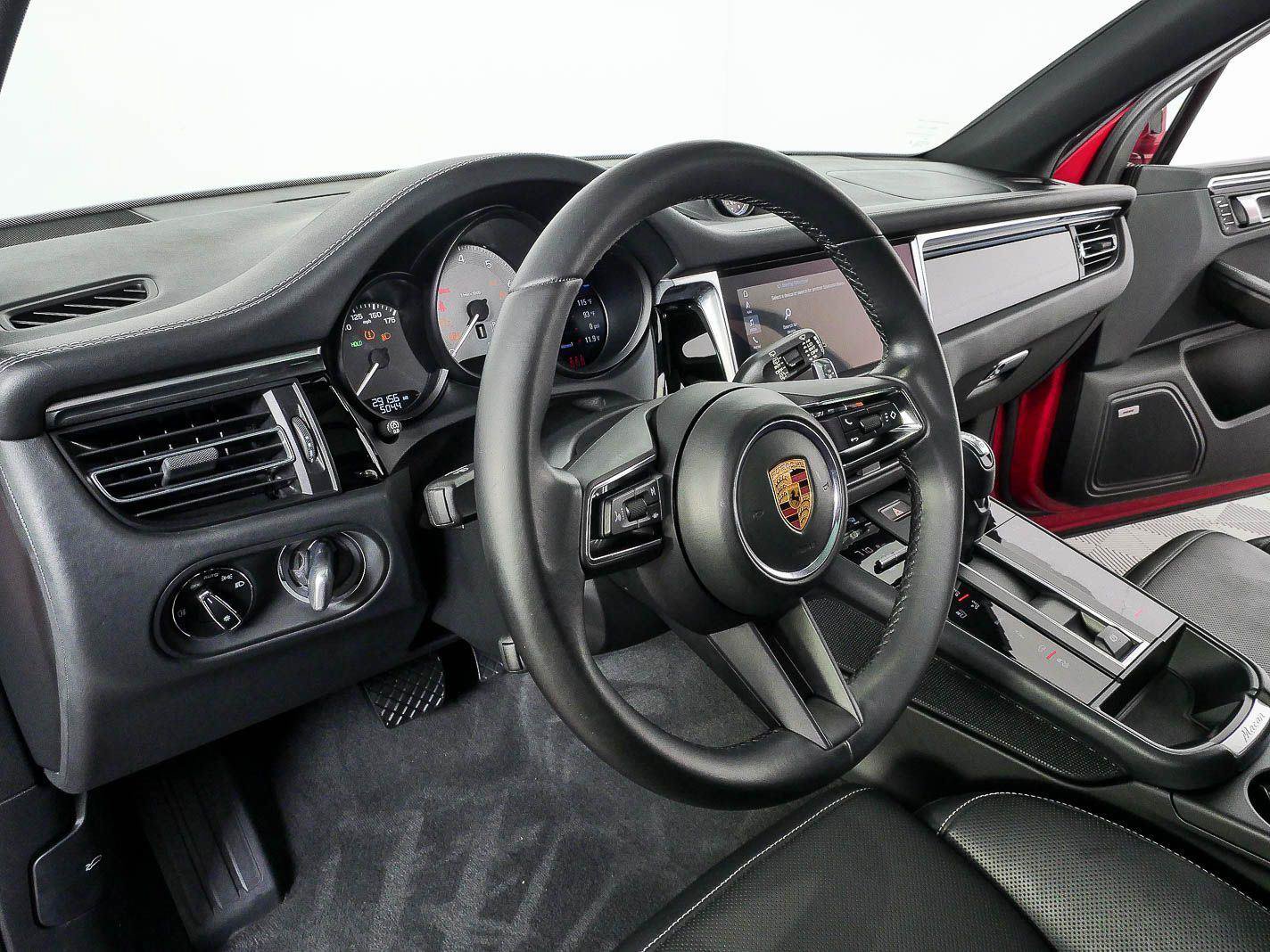 Used 2022 Porsche Macan S AWD/4WD image 4
