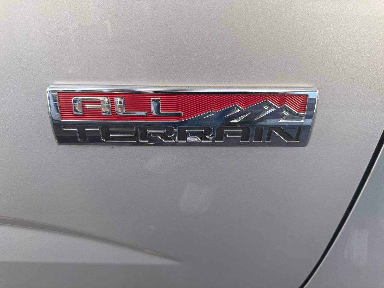 Used 2017 GMC Canyon SLE w/ All Terrain Package image 19