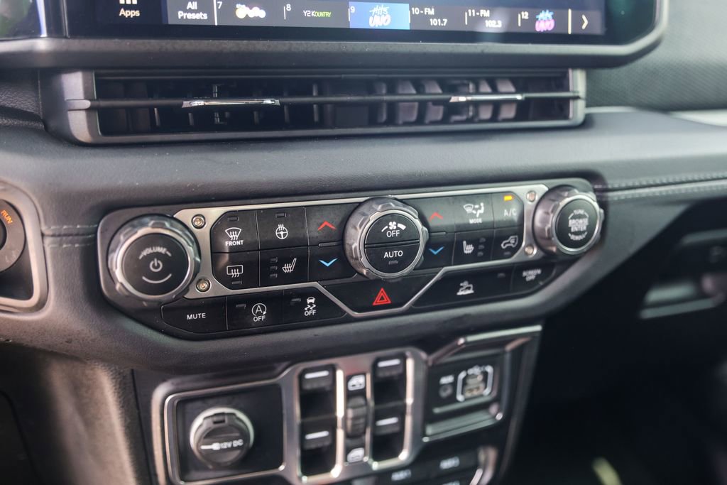 Used 2024 Jeep Wrangler Unlimited Rubicon w/ Convenience Group AWD/4WD image 19