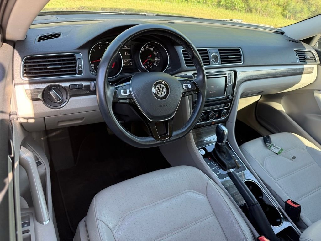 Used 2017 Volkswagen Passat 1.8T SE image 3