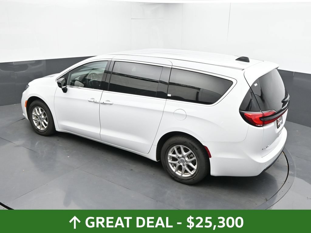 Used 2025 Chrysler Pacifica Select FWD image 39