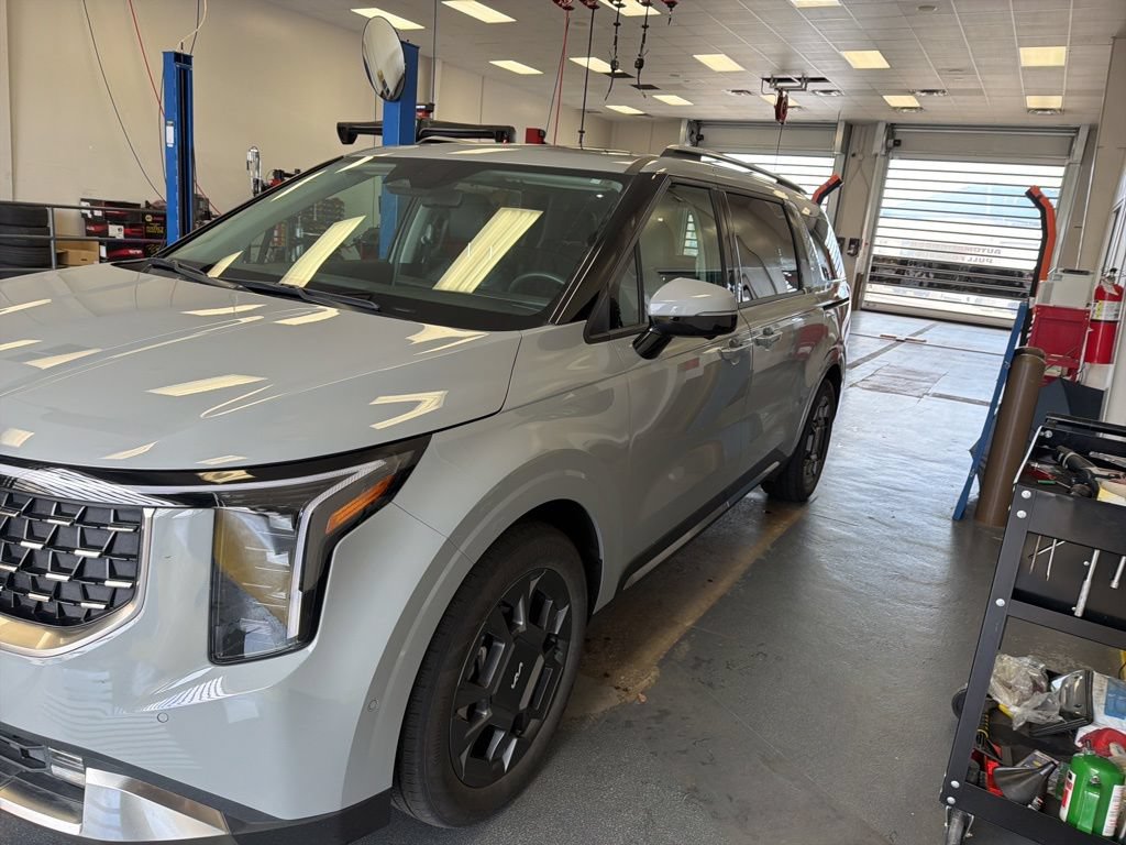 Used 2025 Kia Carnival SX FWD image 6