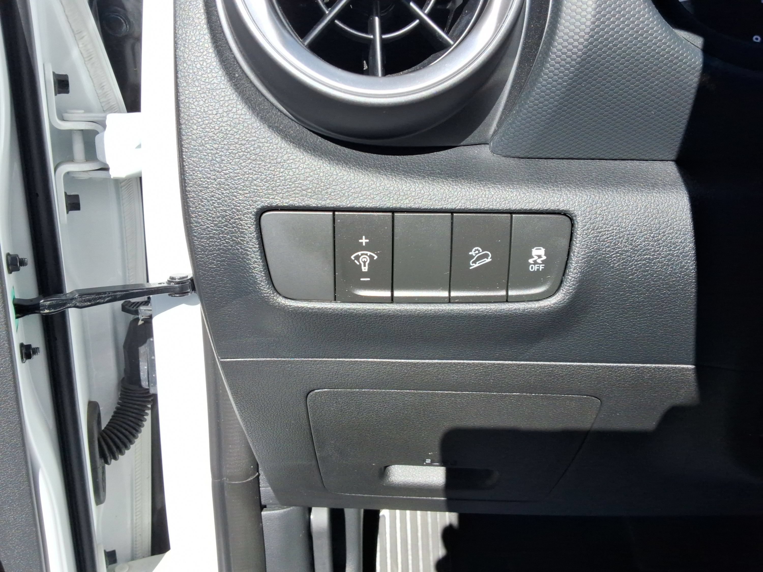 Used 2023 Hyundai Kona SEL AWD/4WD image 33