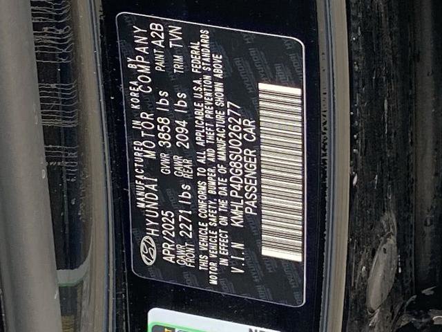 Used 2025 Hyundai Elantra Limited image 30