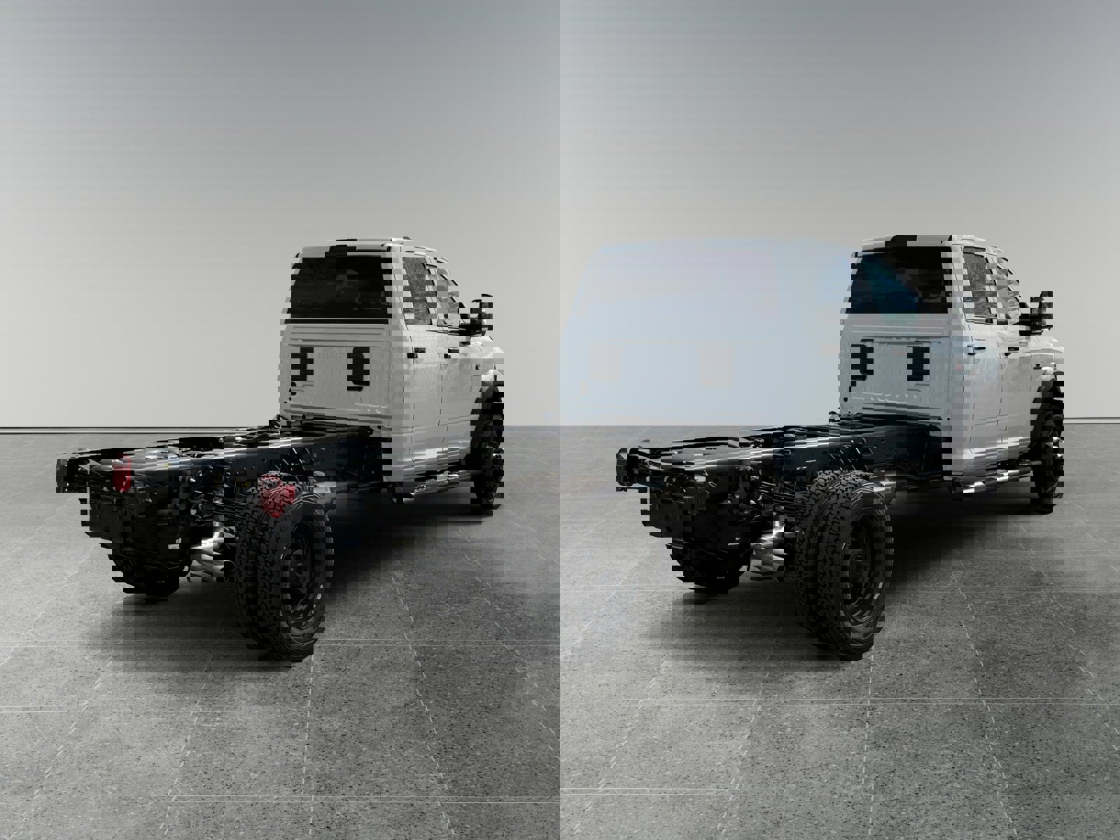 New 2026 RAM 5500 4x4 Crew Cab image 5