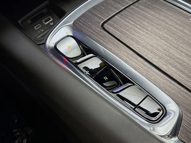 Used 2023 Buick Enclave Avenir image 17