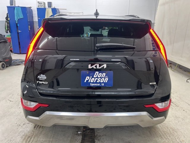 Used 2024 Kia Niro EX Touring image 5