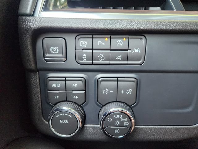 Used 2026 Chevrolet Suburban Z71 AWD/4WD image 38
