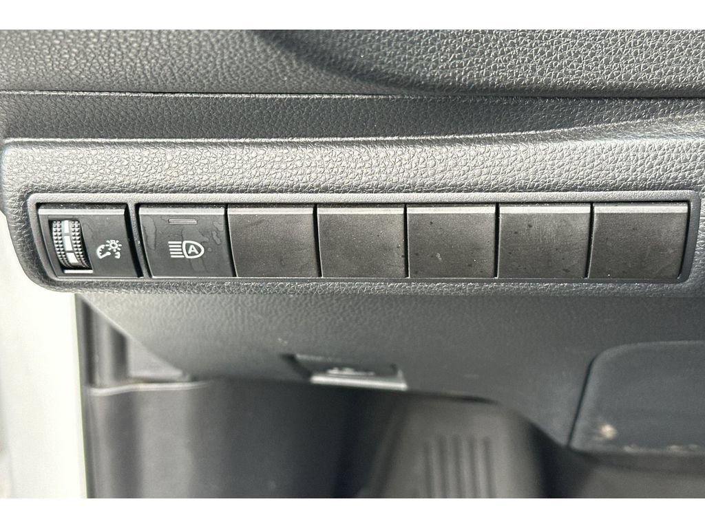 Used 2022 Toyota Corolla LE FWD image 28