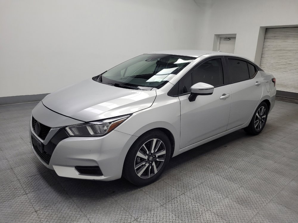 Used 2020 Nissan Versa SV image 2