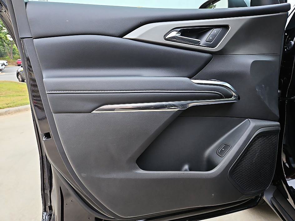 New 2027 Chevrolet Traverse LT FWD image 14