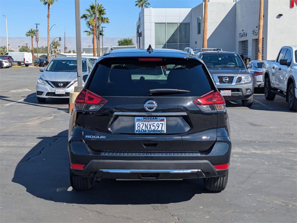 Used 2018 Nissan Rogue SV image 4