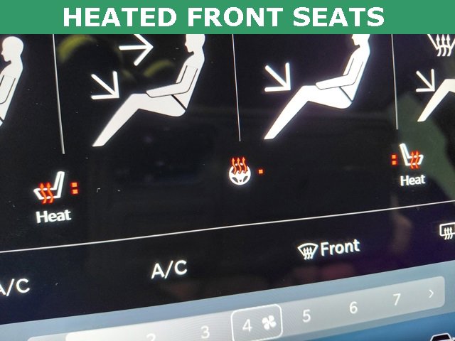 Used 2024 Chrysler Pacifica Touring-L image 7