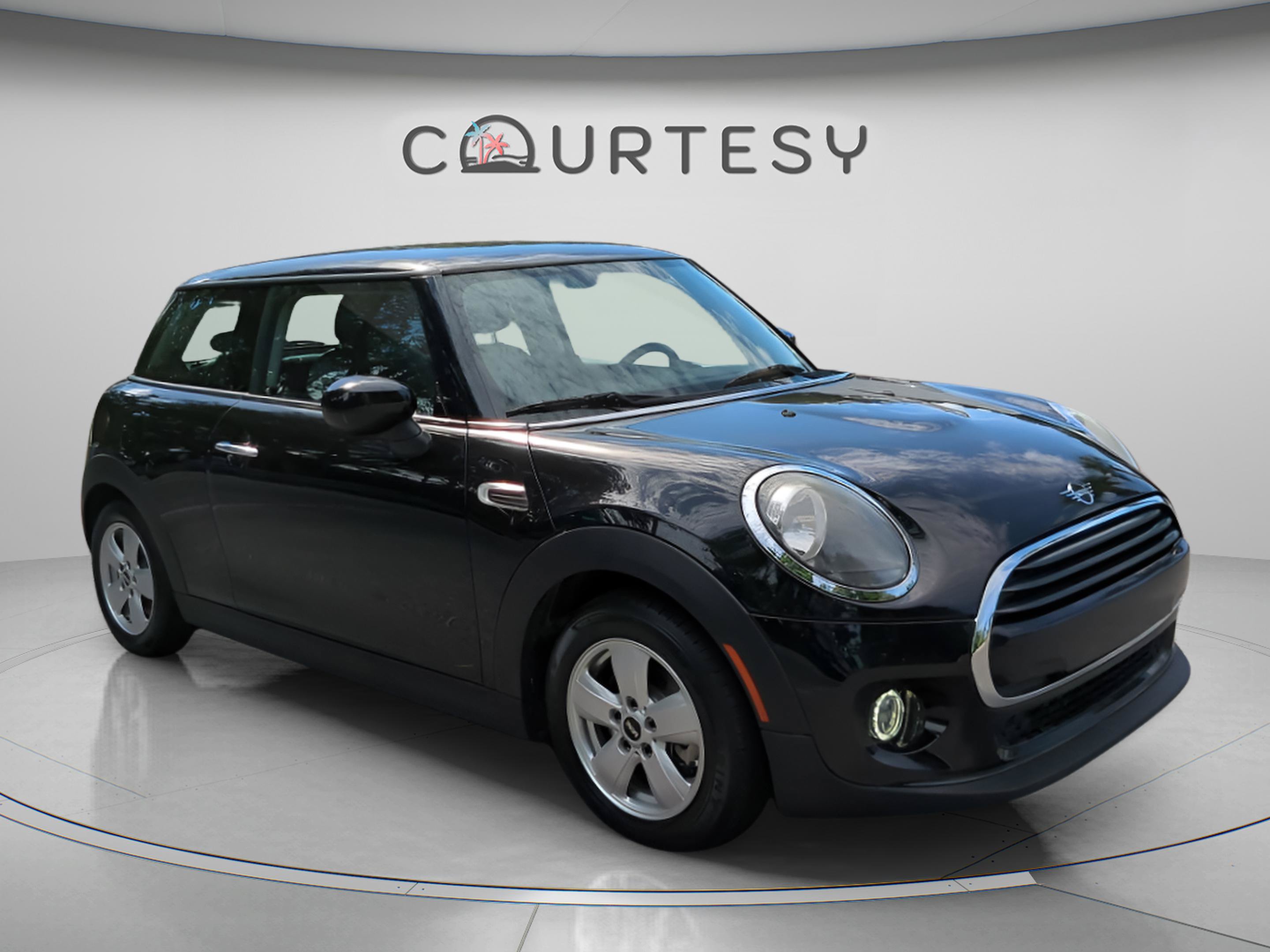 Used 2021 MINI Cooper 2-Door Hardtop FWD image 9