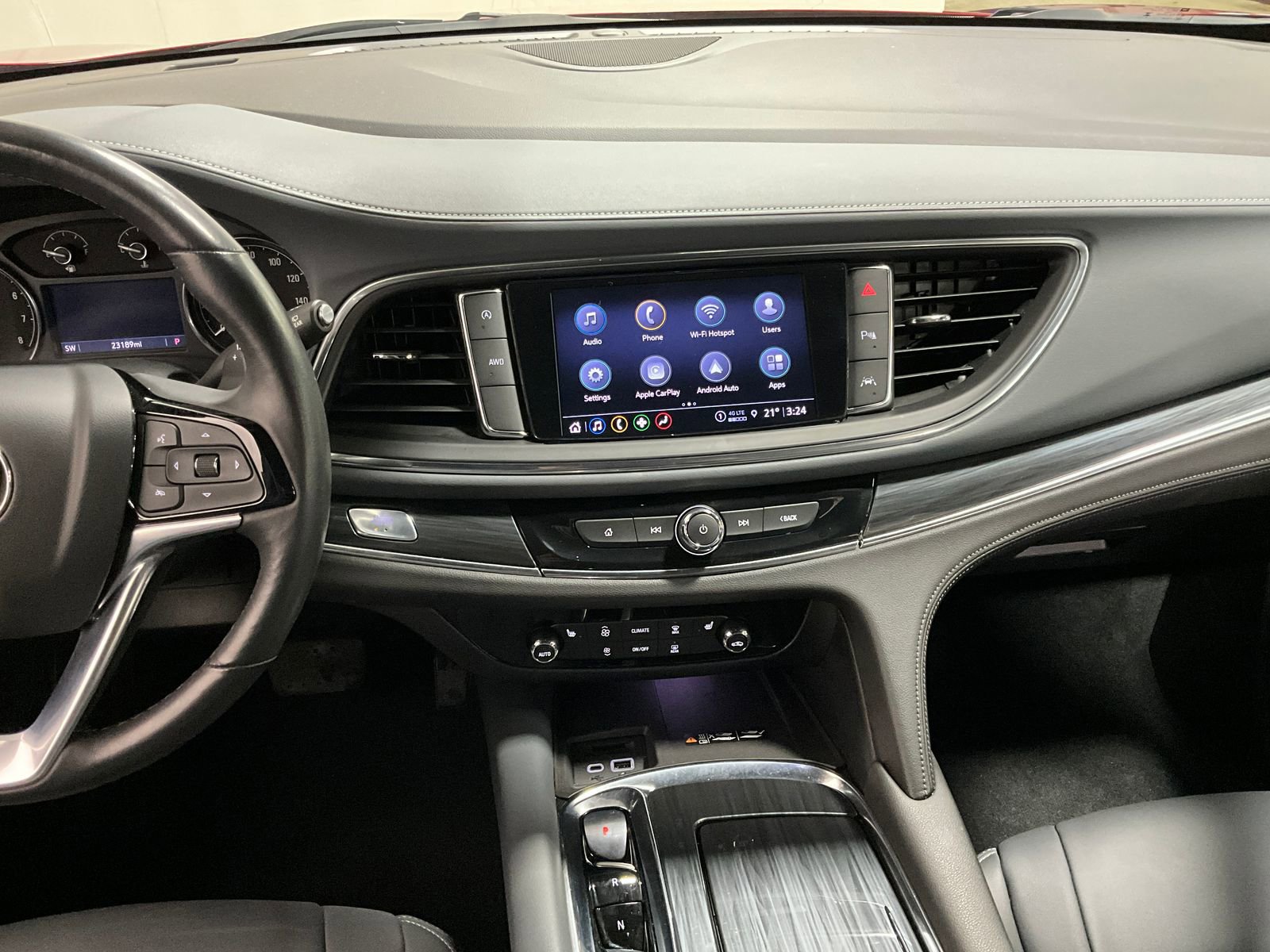 Used 2024 Buick Enclave Essence image 8