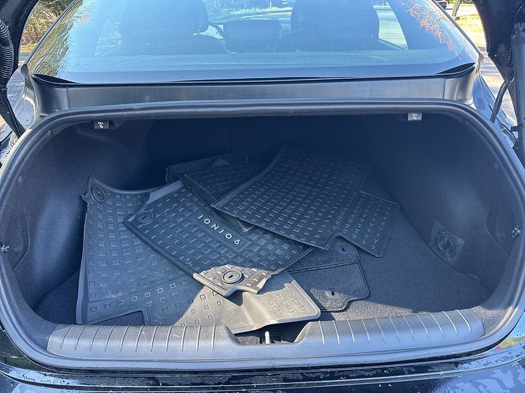 Used 2025 Hyundai Ioniq 6 Limited image 23