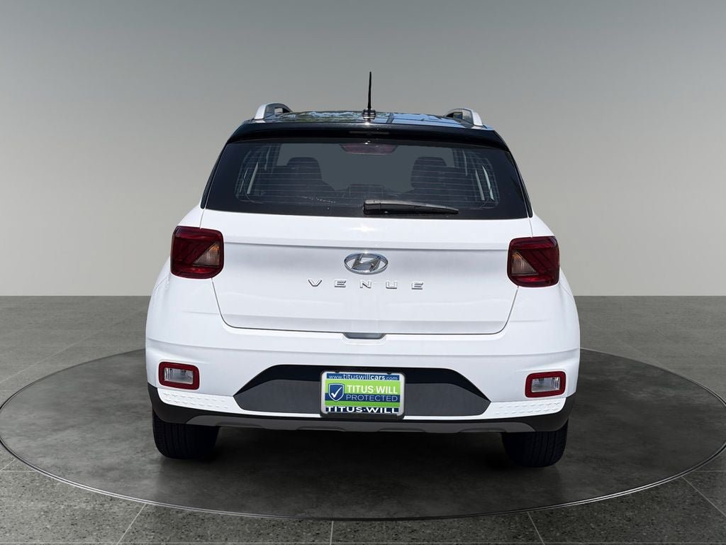 Used 2023 Hyundai Venue Limited FWD image 8