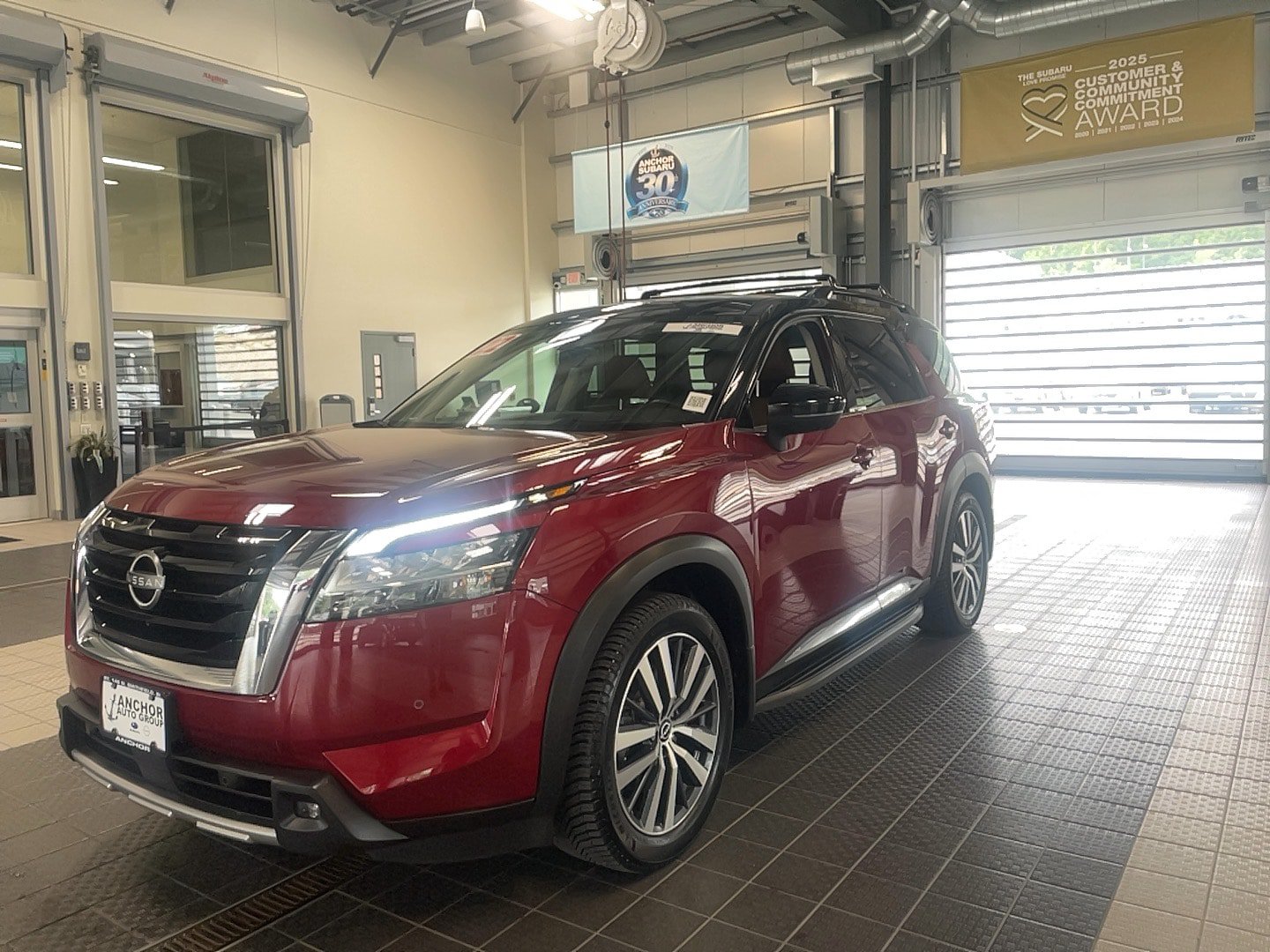 Used 2022 Nissan Pathfinder Platinum w/ Lighting Package (N93) AWD/4WD image 3