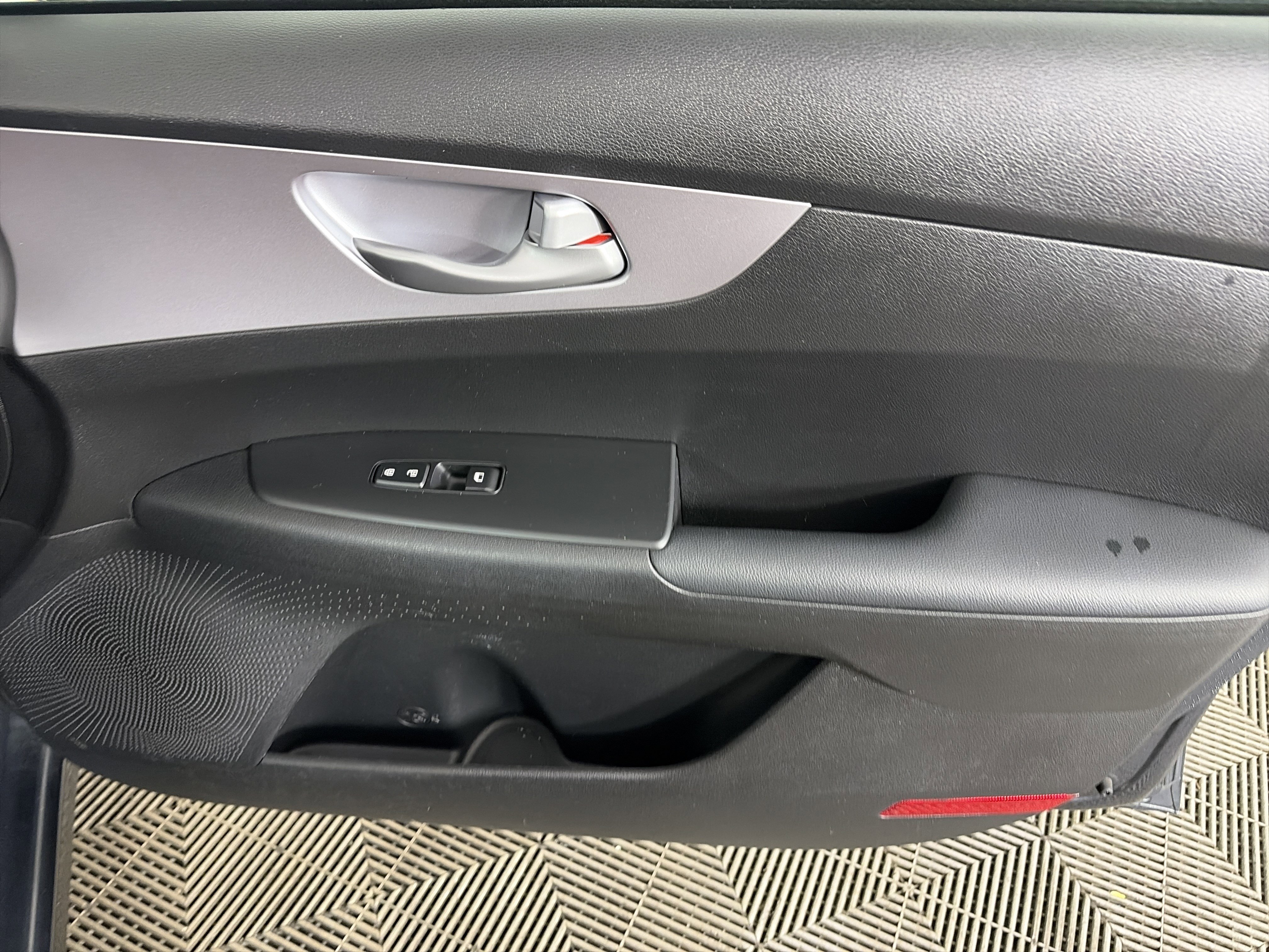 Used 2024 Kia Forte LXS w/ LXS Technology Package image 41