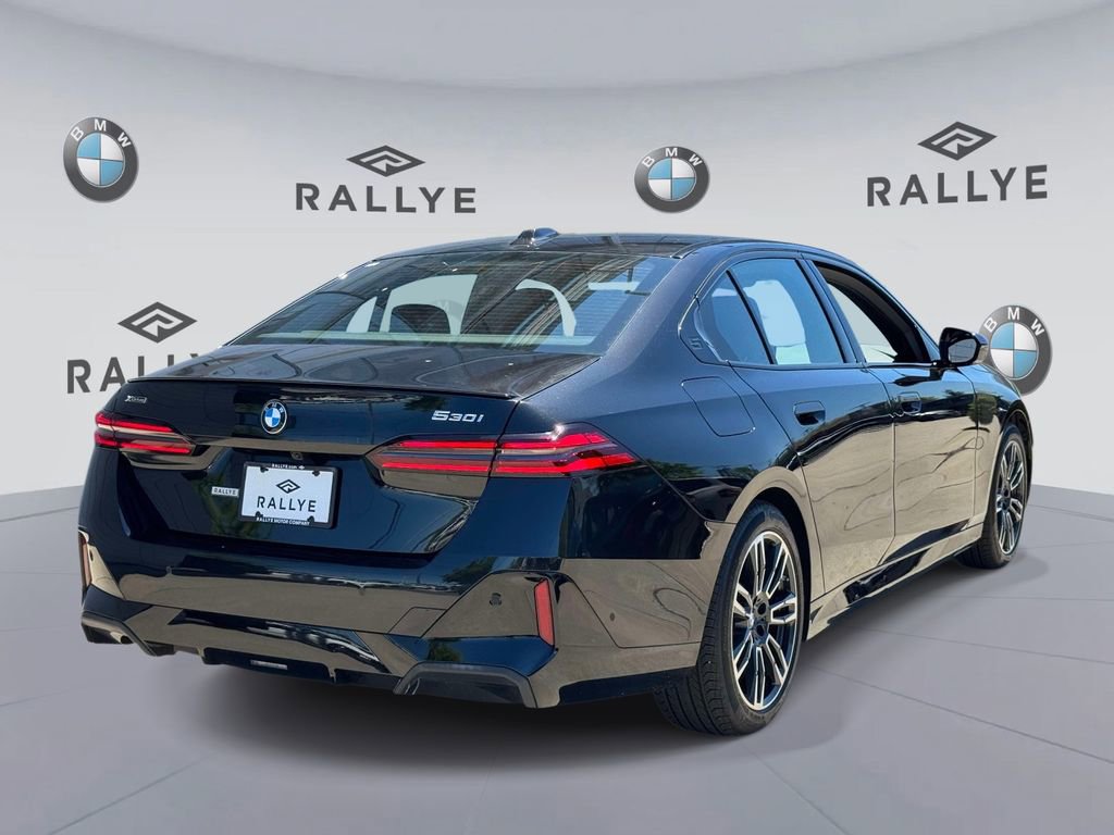 Certified 2026 BMW 530i xDrive w/ M Sport Package AWD/4WD image 5