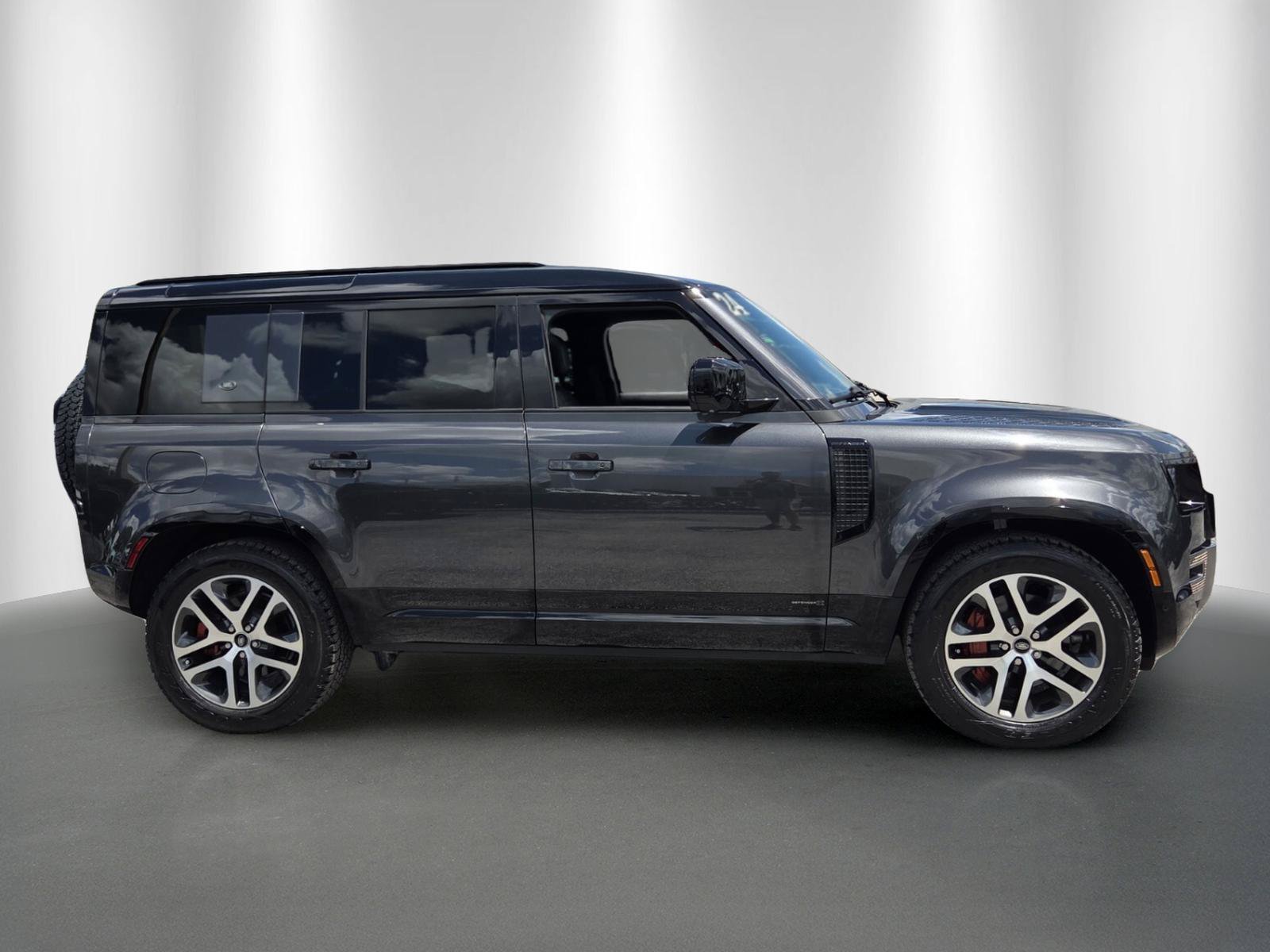 Used 2024 Land Rover Defender 110 X AWD/4WD image 8