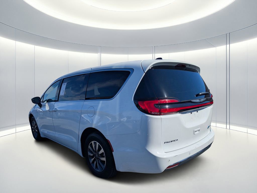 Certified 2024 Chrysler Pacifica Select image 6