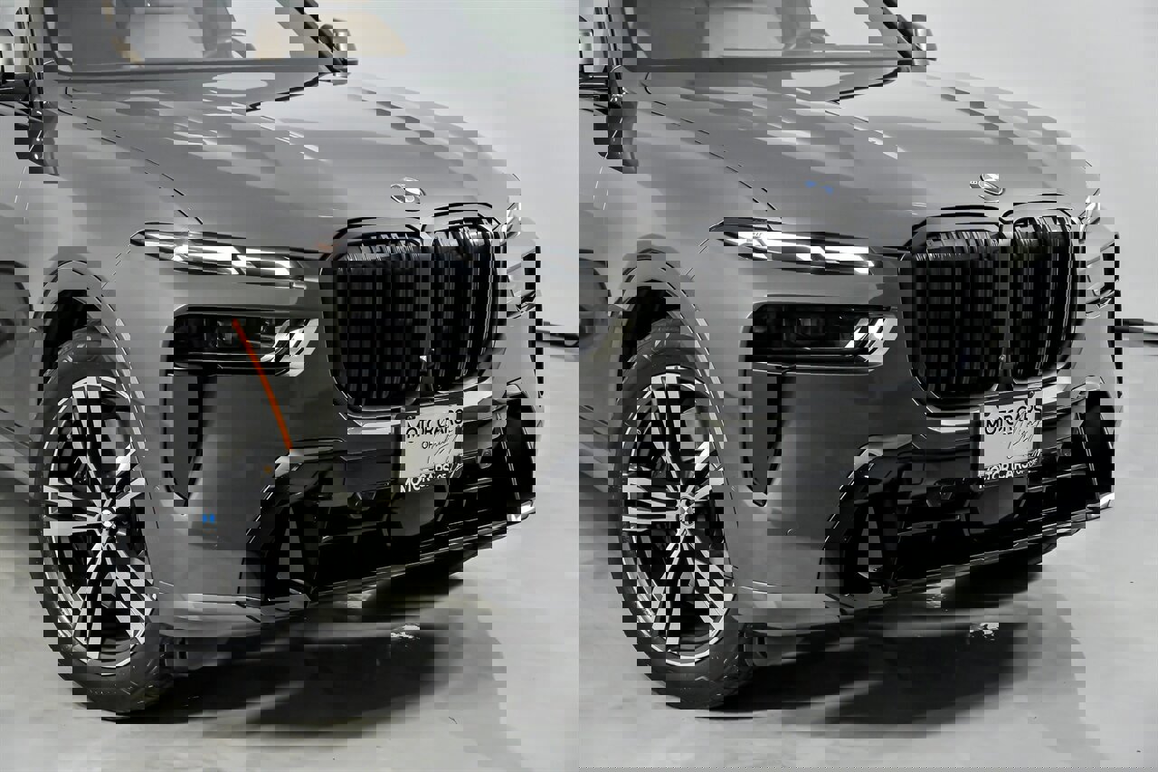 Used 2023 BMW X7 xDrive40i w/ M Sport Package image 3