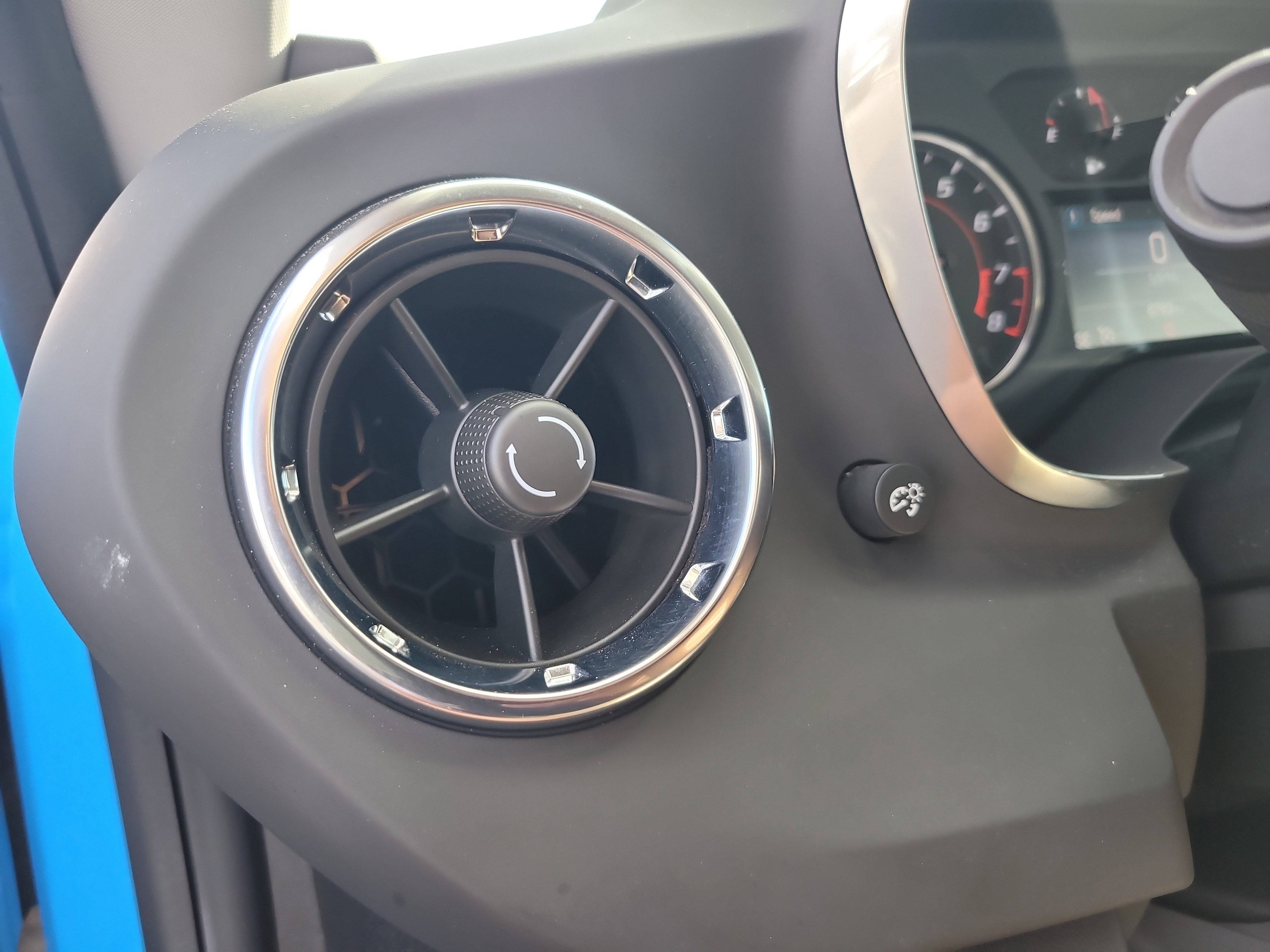 Used 2023 Chevrolet Camaro LT image 30