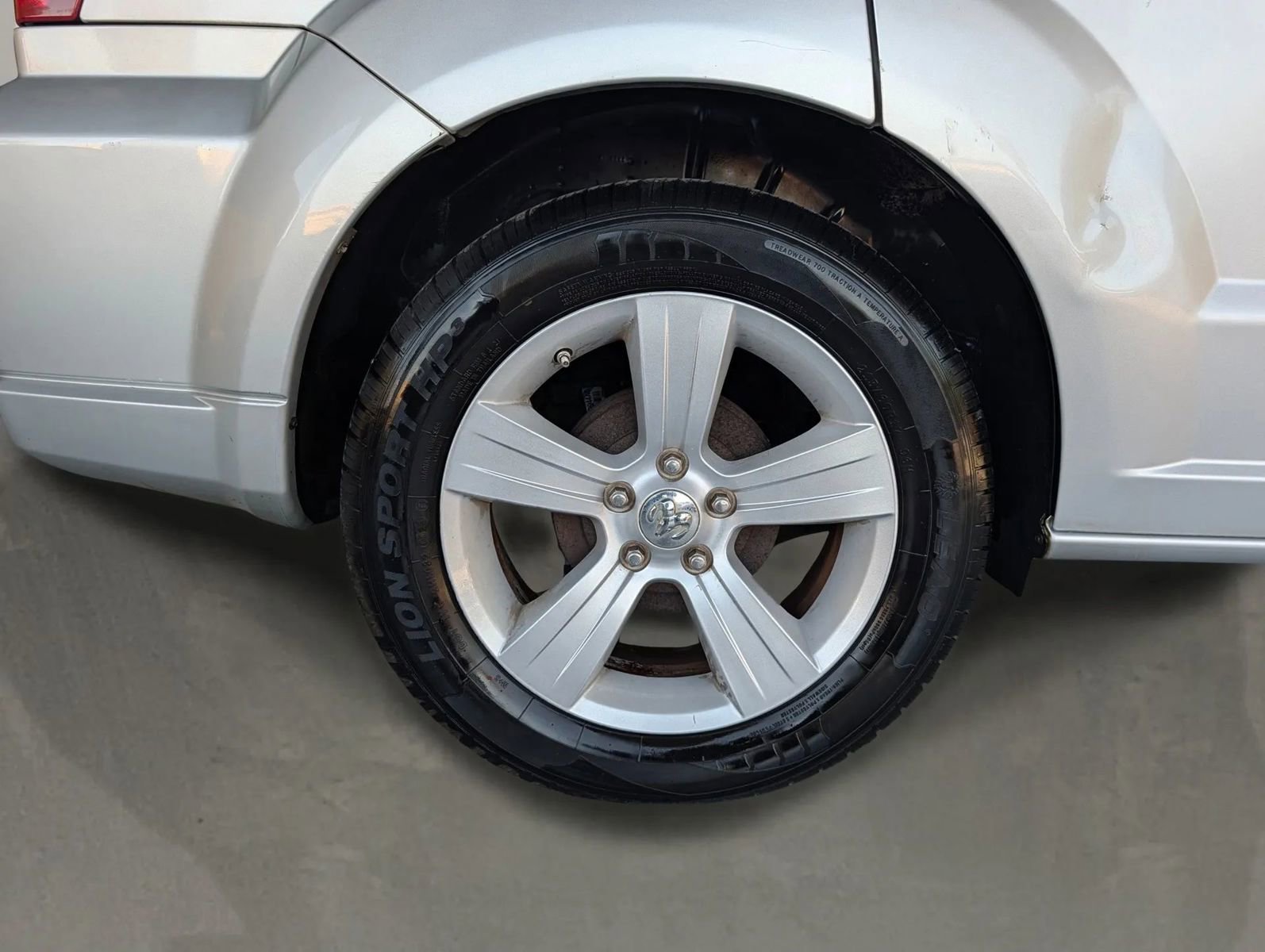 Used 2010 Dodge Caliber SXT FWD image 28