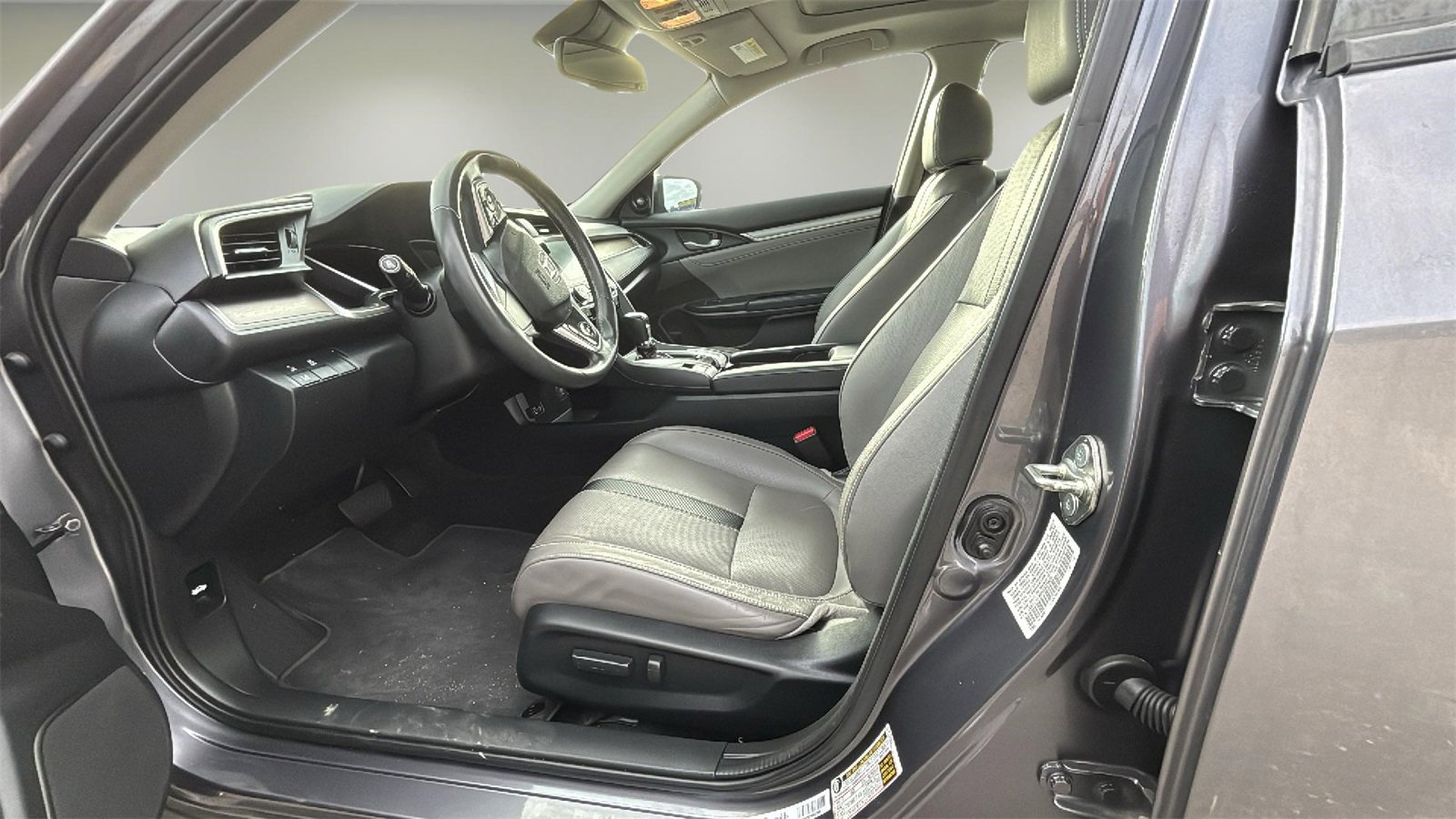 Used 2017 Honda Civic Touring image 14