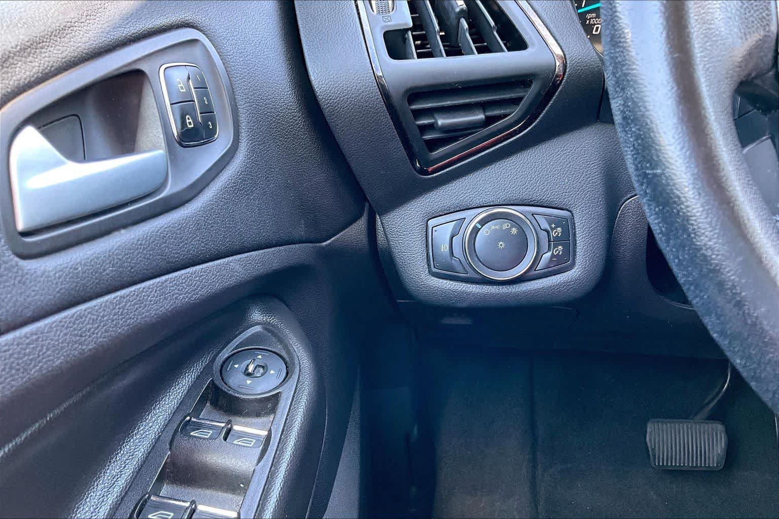 Used 2014 Ford Escape Titanium FWD image 32