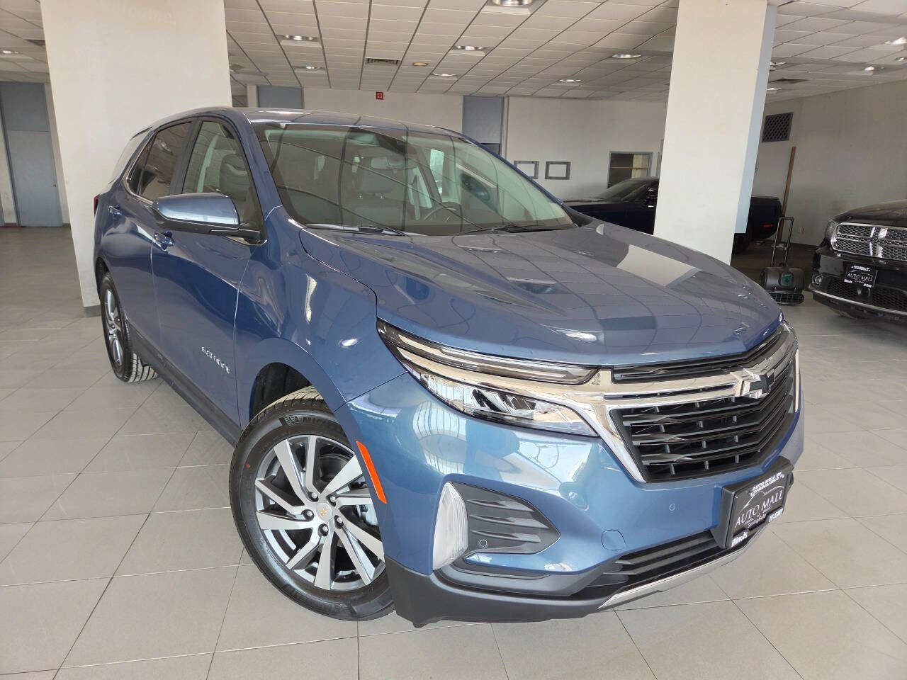 Used 2024 Chevrolet Equinox LT w/ LPO, Floor Liner Package image 1