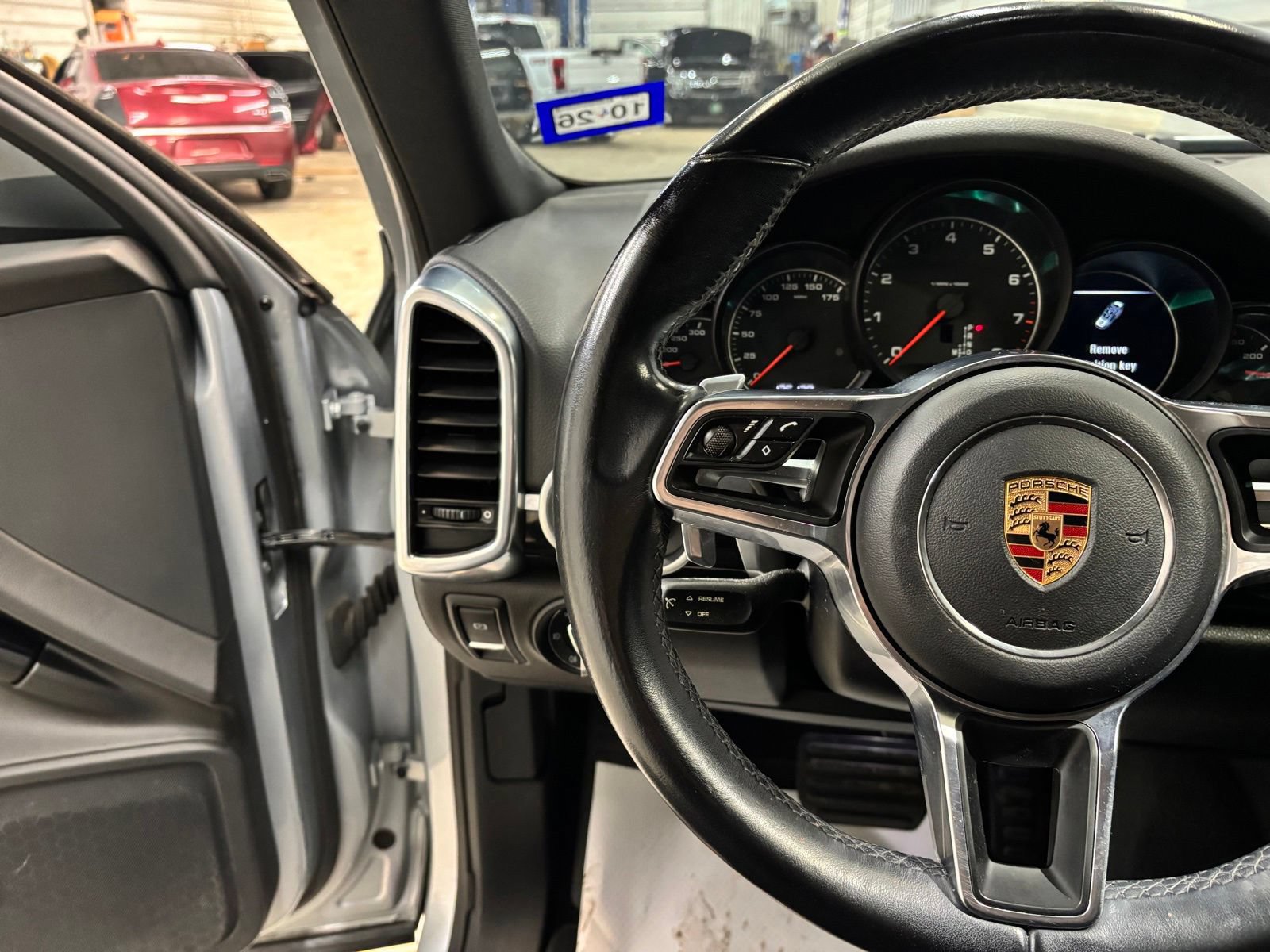 Used 2018 Porsche Cayenne AWD/4WD image 14