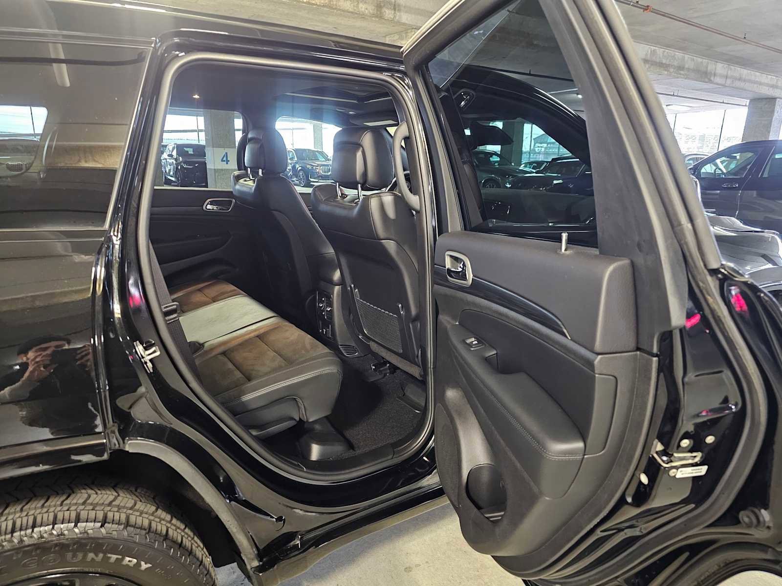 Used 2021 Jeep Grand Cherokee Laredo X image 33