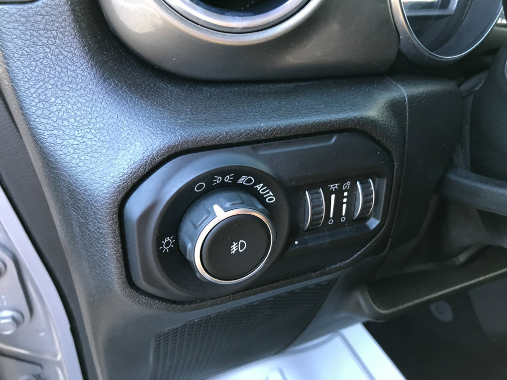 Used 2019 Jeep Wrangler Unlimited Sahara image 14