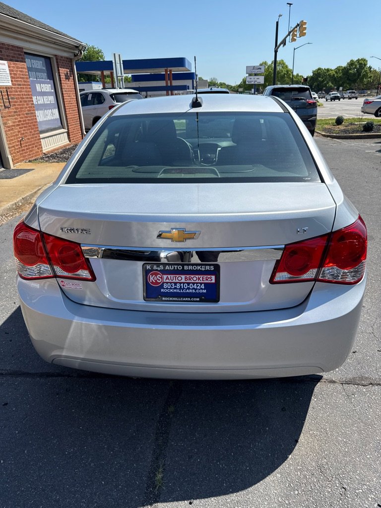 Used 2016 Chevrolet Cruze LT w/ Sun And Sound Package FWD image 4