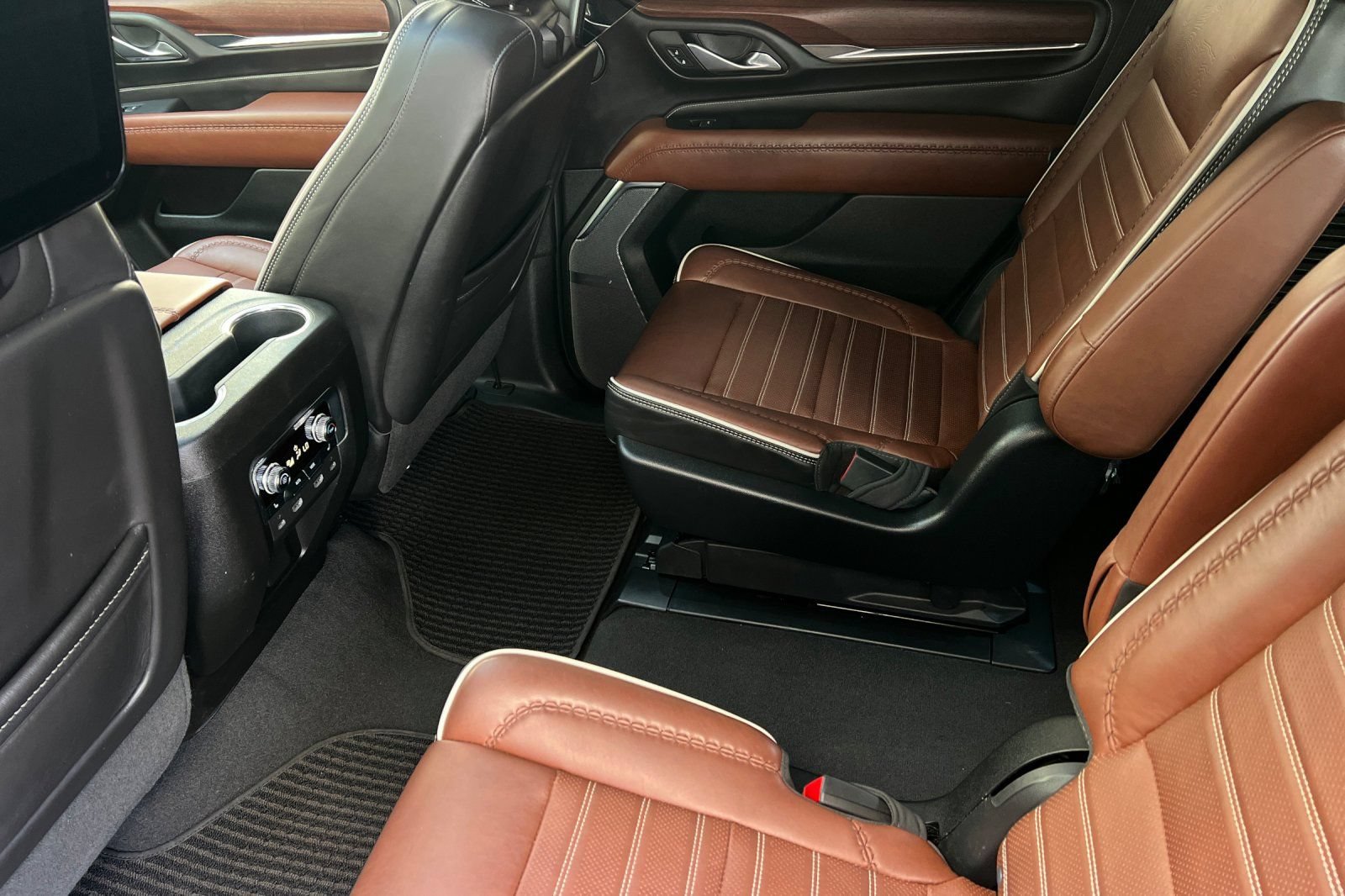 Used 2023 GMC Yukon Denali Ultimate AWD/4WD image 15