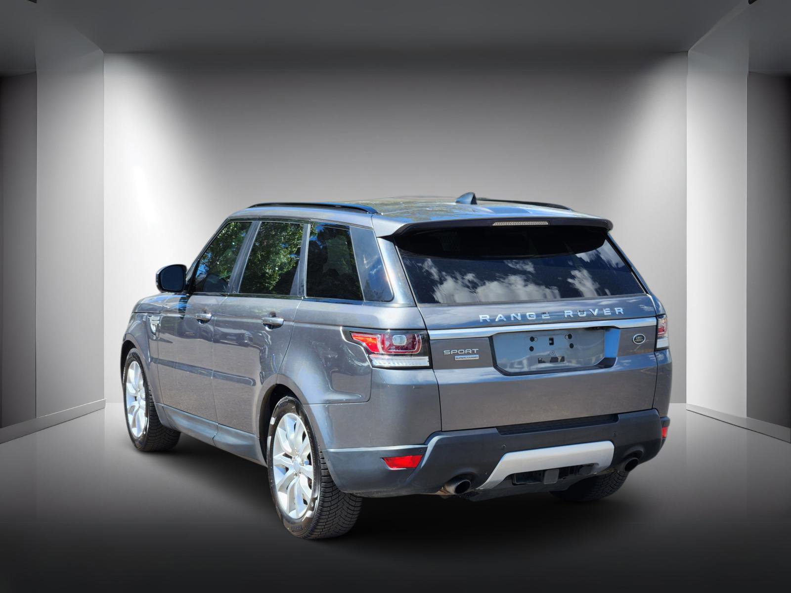 Used 2017 Land Rover Range Rover Sport AWD/4WD image 3