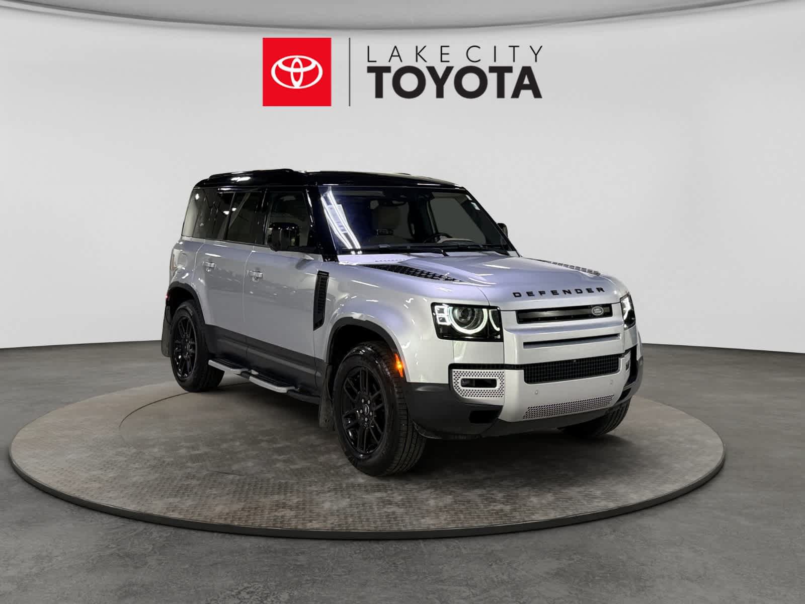 Used 2023 Land Rover Defender 110 S AWD/4WD image 13