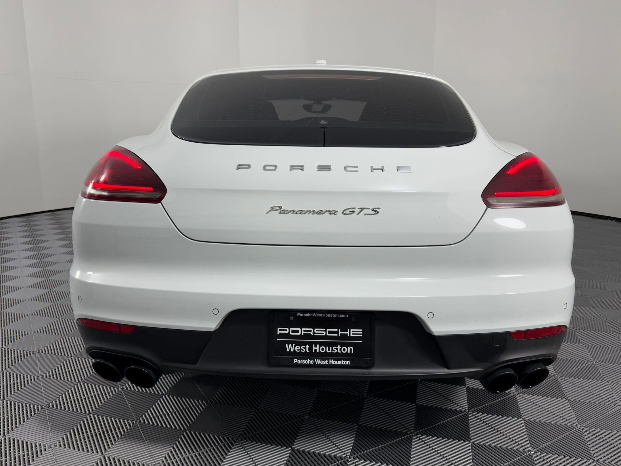 Used 2016 Porsche Panamera GTS image 10