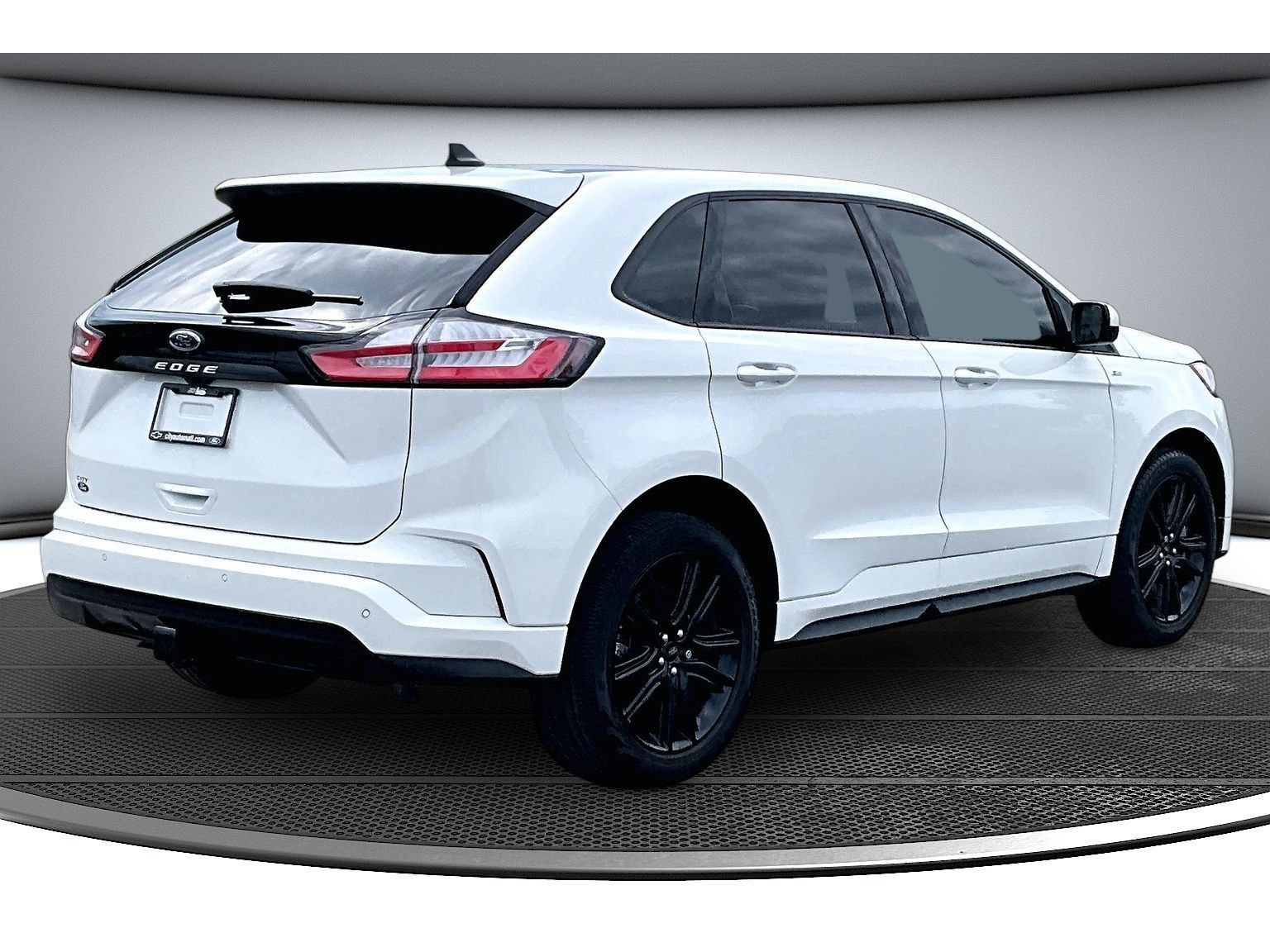 Used 2022 Ford Edge ST-Line w/ Class II Trailer Tow Package AWD/4WD image 17