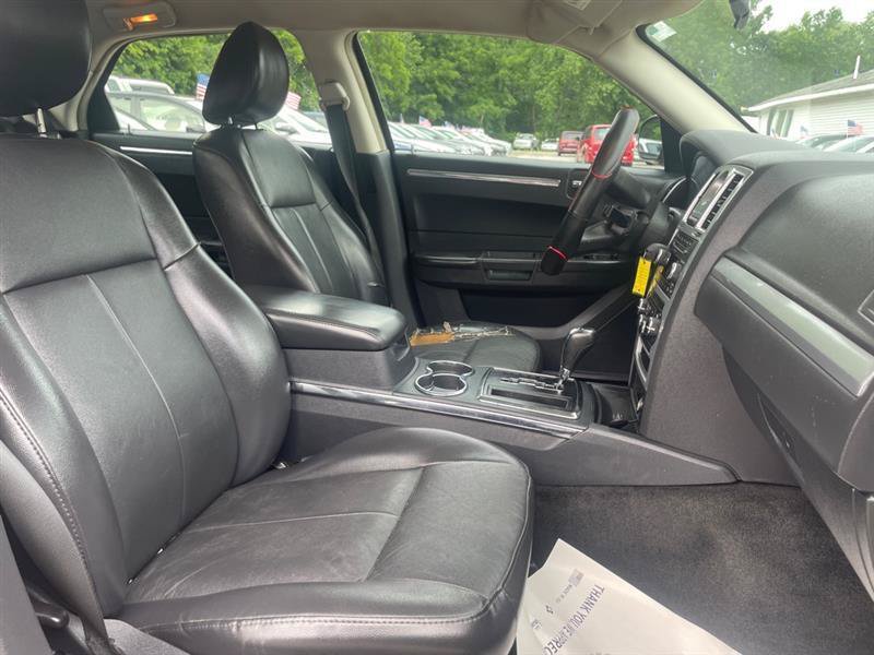 Used 2010 Chrysler 300 Touring RWD image 12