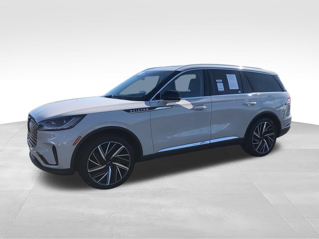 Used 2025 Lincoln Aviator Reserve w/ Equipment Group 201A AWD/4WD image 4